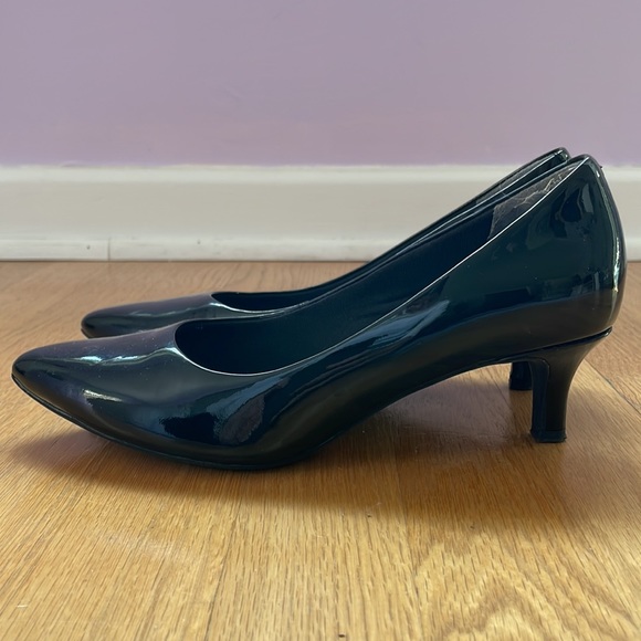 Rockport Patent Leather Kitty Heels - Picture 6 of 6
